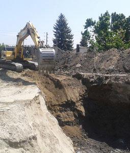 Excavation work for soil decontamination in Quebec