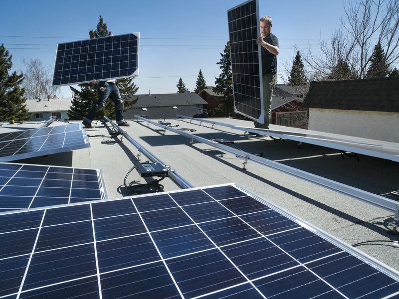 Panneaux solaires en toiture - &eacute;nergies renouvelables et autoconsommation